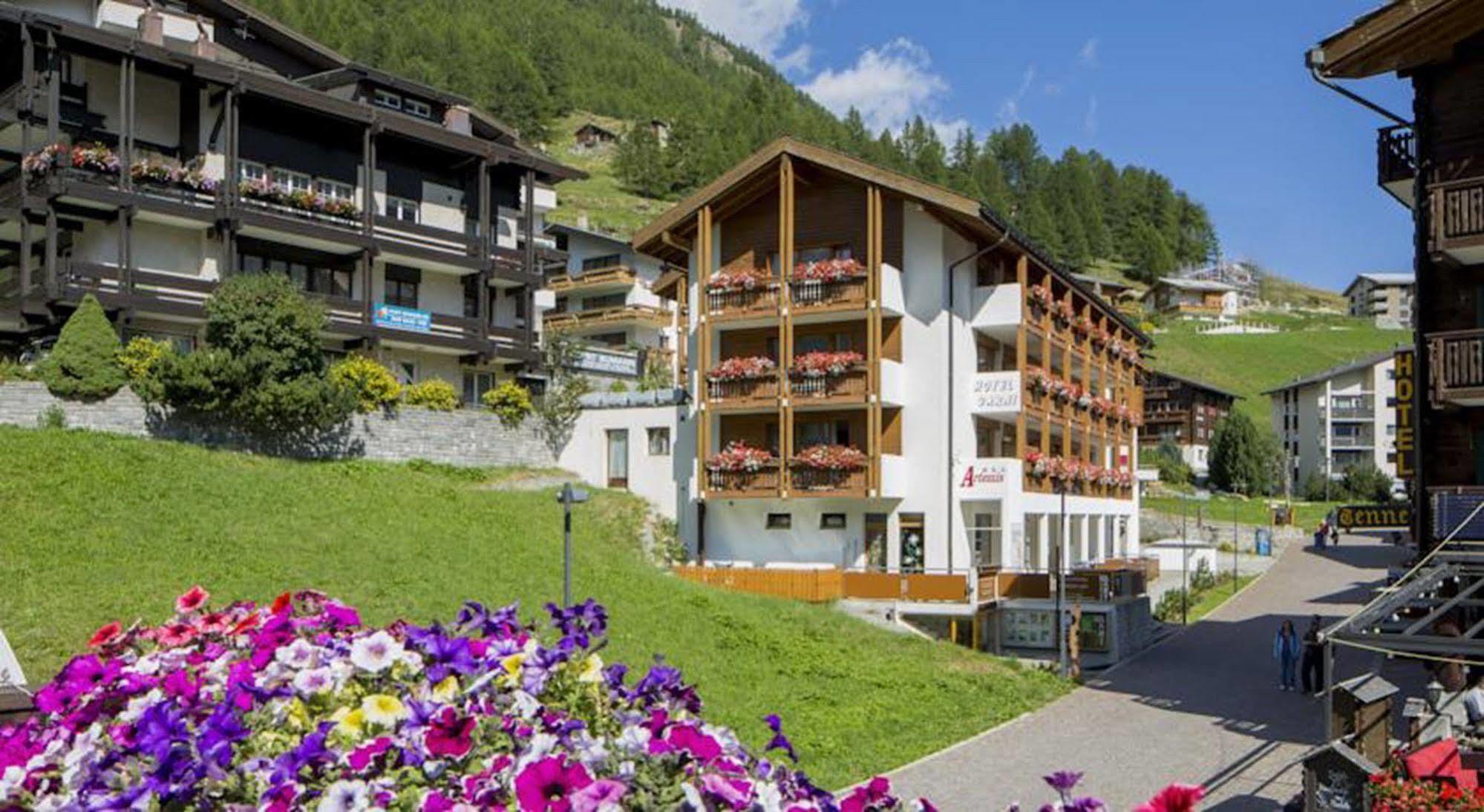 Hotel Restaurant Gabriel Scuol Exterior foto